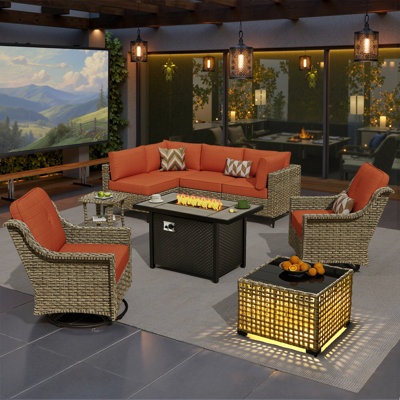 Ensemble de sièges modulaires d'extérieur en rotin 9 pièces avec coussins, chaises pivotantes et berçantes, table de foyer et table basse avec éclairage intégré pour patio ou cour arrière Sorella