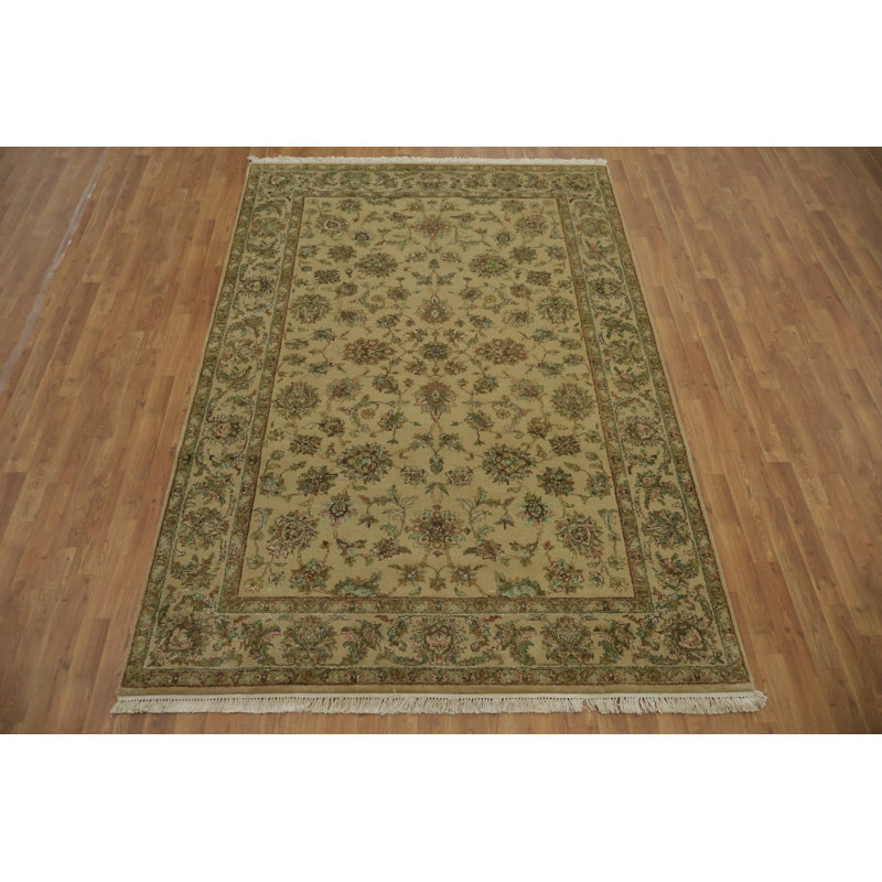 Élégance traditionnelle: petit tapis oriental Agra 6 x 9