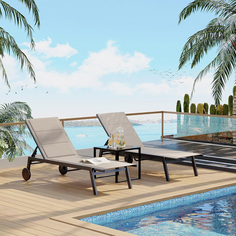 Ensemble de 3 chaises longues réglables au bord de la piscine, chaises longues d'extérieur avec roulettes, chaises longues de patio avec table d'appoint