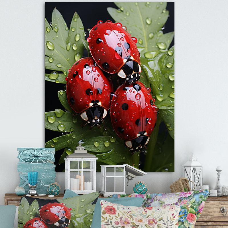 Tiny Ladybug Garden Guardians sur impression sur toile, Toile tendue, H 44 po x l 34 po x P 1,5 po