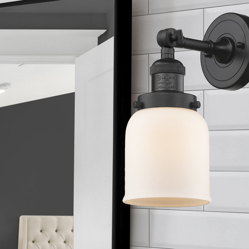 Applique murale 1 lumière 8 po Bell, Boîtier blanc mat, Ampoule à DEL rétro de 6 watts, Chrome poli