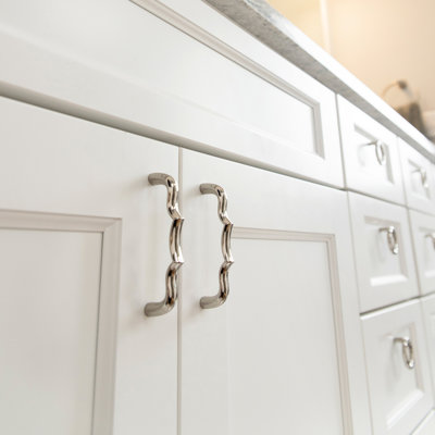 Trellis Bar Pull