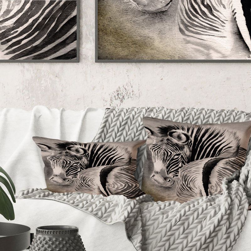 Zèbre avec rayures contrastantes noir et blanc IV - coussin décoratif traditionnel, 16 po x 16 po
