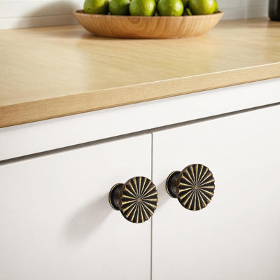 Boutons d'armoire rétro Sunburst, paquet de 5 poignées de tiroir en alliage de zinc pour la commode, la garde-robe et la quincaillerie de l'armoire, bouton rond avec installation facile