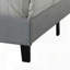 Grand lit gris en tissu