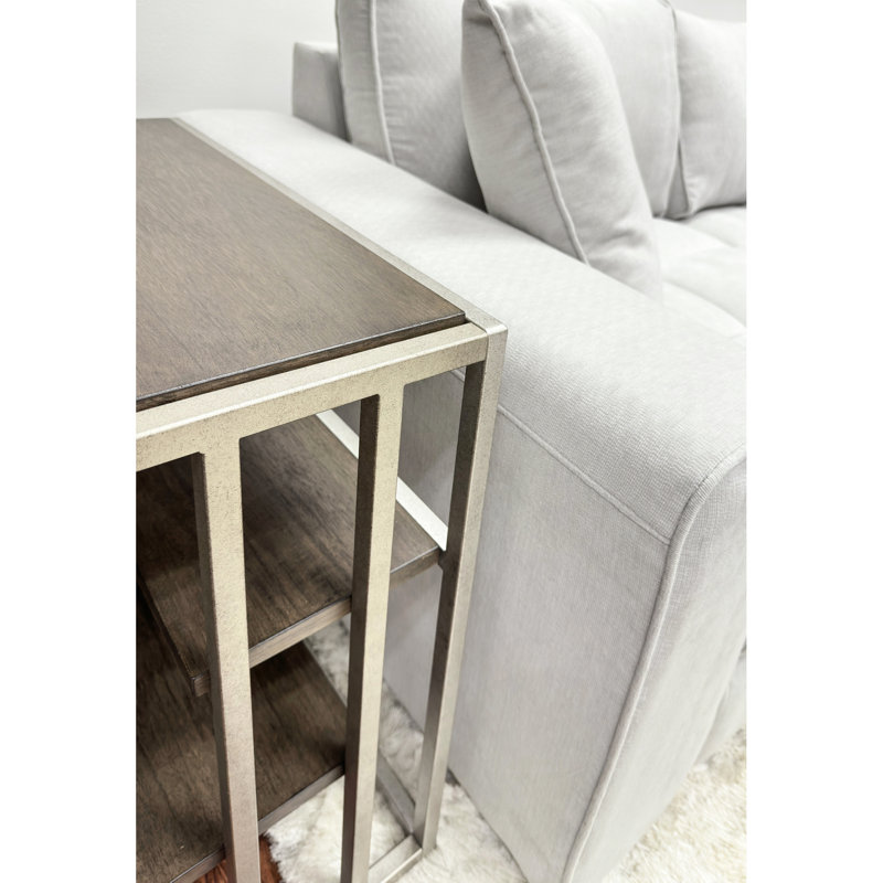 Table de chevet moderne en bois avec structure en métal et tablettes d'organisation