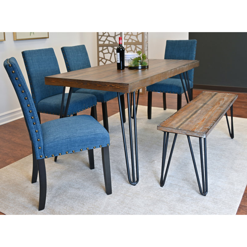 Ensemble de salle à manger 6 pièces : table à pattes en bois, chaises, banc, couleur pin foncé, forme rectangulaire, pour 6 personnes. Configuration : assise rembourrée.