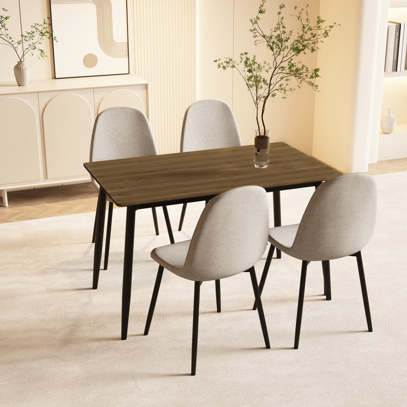 Salle à manger élégante avec 4 sièges moelleux et pieds en métal noir, polyvalente pour différents espaces, minimaliste moderne facile à nettoyer, salle à manger de cuisine, chaises confortables en velours doux, convient pour 6 personnes, petite