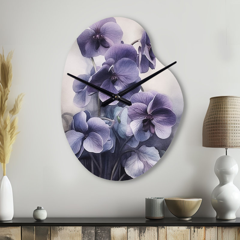 Mauve, gris, violettes, rêve II - horloge traditionnelle en métal de forme unique, impression d'horloge asymétrique en métal