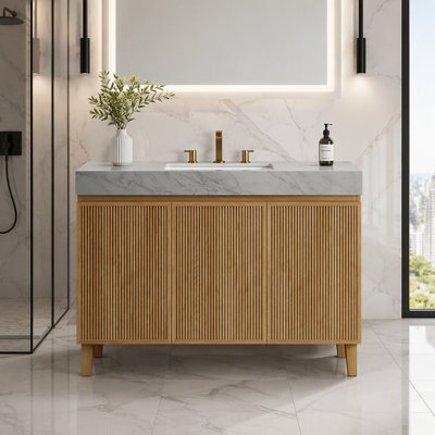 Meuble-lavabo avec comptoir en pierre frittée veinée et lavabo en céramique, meuble indépendant offrant beaucoup d'espace de rangement.