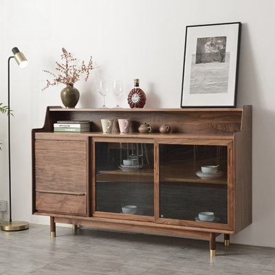 Buffet de style rétro et minimaliste