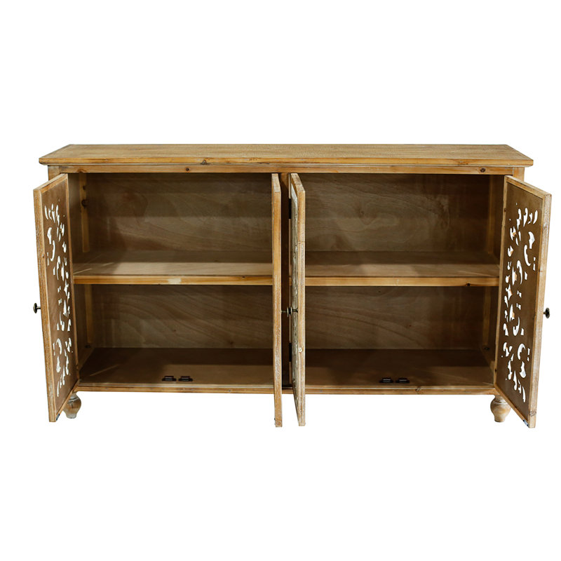 Buffet décoratif avec 4 portes - Buffet de rangement. Conception vieillie, pour vestibule à 4 portes pour différentes pièces. Fait à la main, finition, magnifique