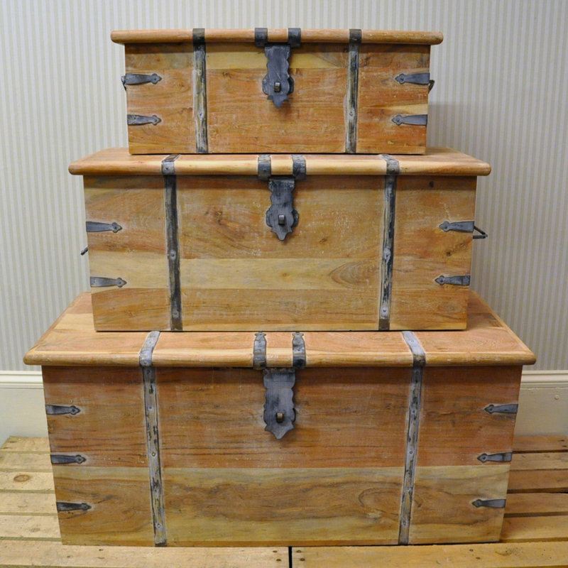 Woodmore Trunk Set