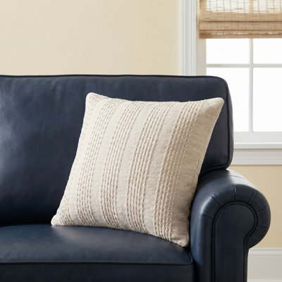 Coussin ivoire Magnolia Home par Joanna Gaines X Loloi Cameron