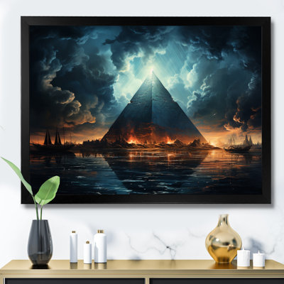 " Pyramid Monochrome Reverberation "
