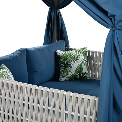 Outdoor Patio Sunbed with Curtains