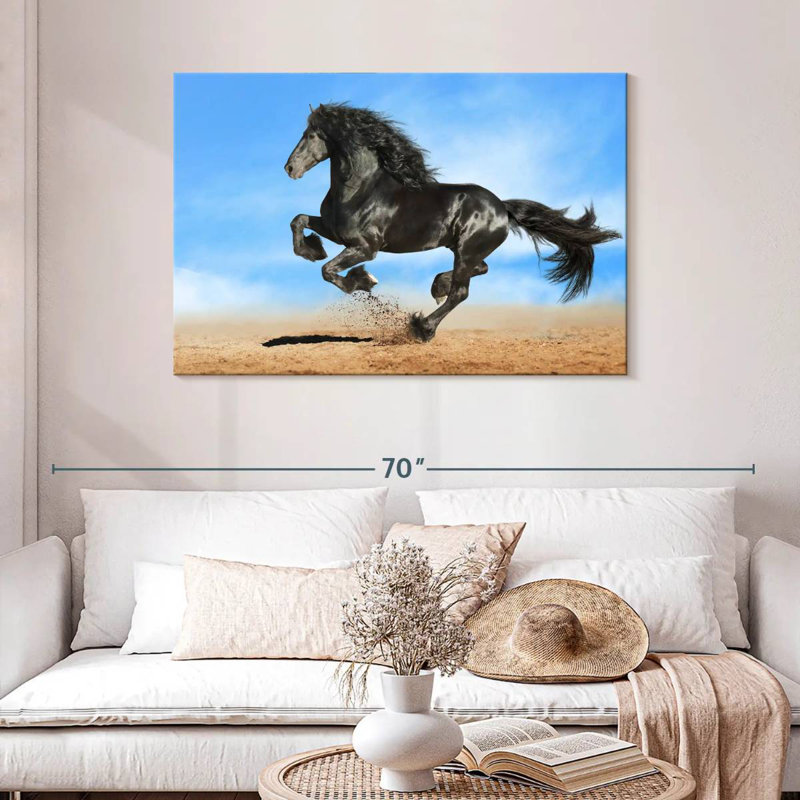 Cheval frison vivant, H 30 po x l 45 po