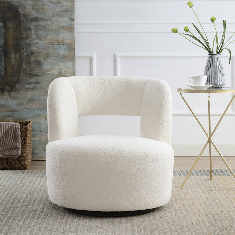 Chaise pivotante de couleur crème - ajoute de l'élégance à la chambre à coucher avec siège confortable idéal pour les espaces de lecture