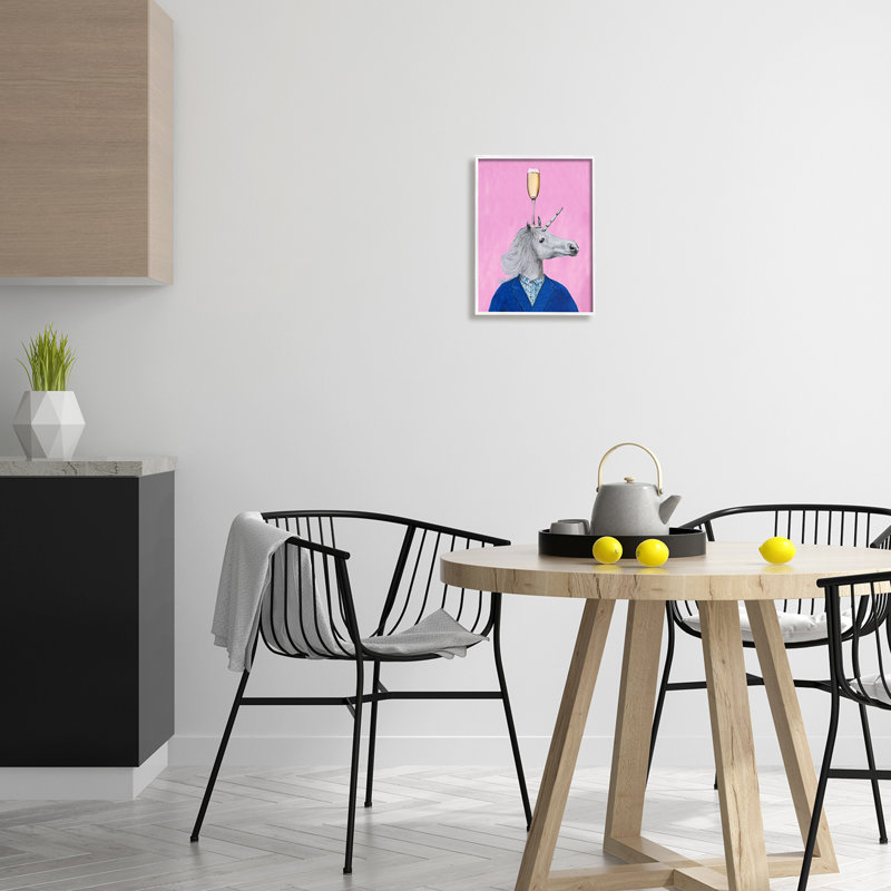 Licorne portant un costume et une coupe de champagne sur fond rose par Coco de Paris - Peinture, H 14 po x l 11 po x P 1,5 po