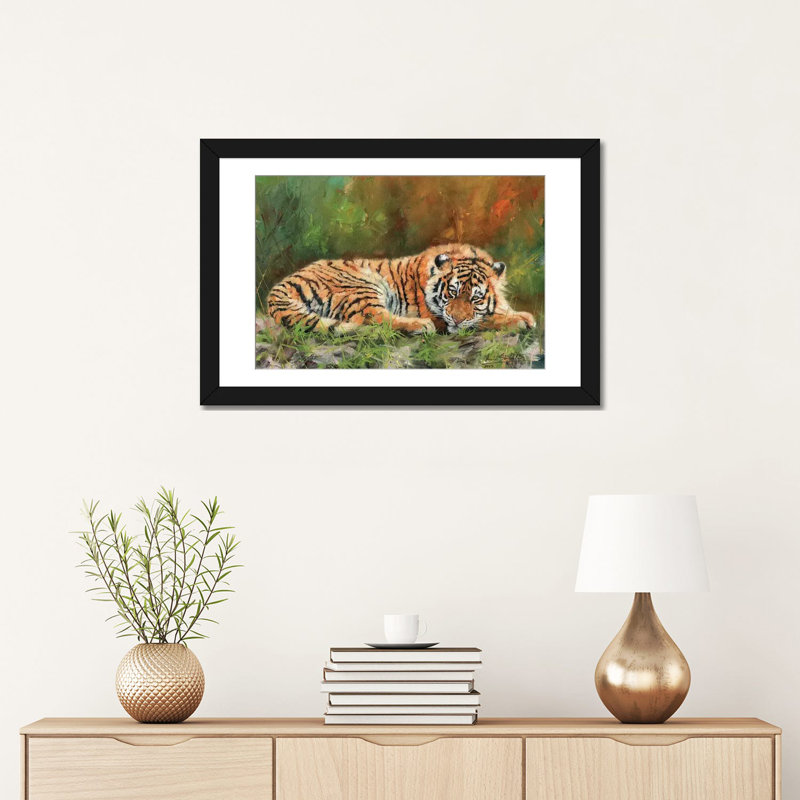 « amur tiger repose », impression sur toile, H 16 po x l 24 po x P 1 po, Papier d'art encadré noir, Blanc