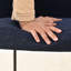 Ensemble de table de salle à manger 5 pièces pour 4 personnes avec table à piédestal noir et 4 chaises rembourrées-111570513
