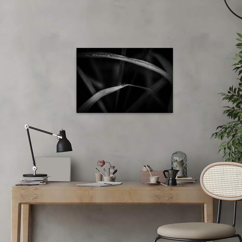 Petite fourmi sur feuille - Illustration abstraite délicate représentant une fourmi dans un décor végétal., 16" H x 24" W
