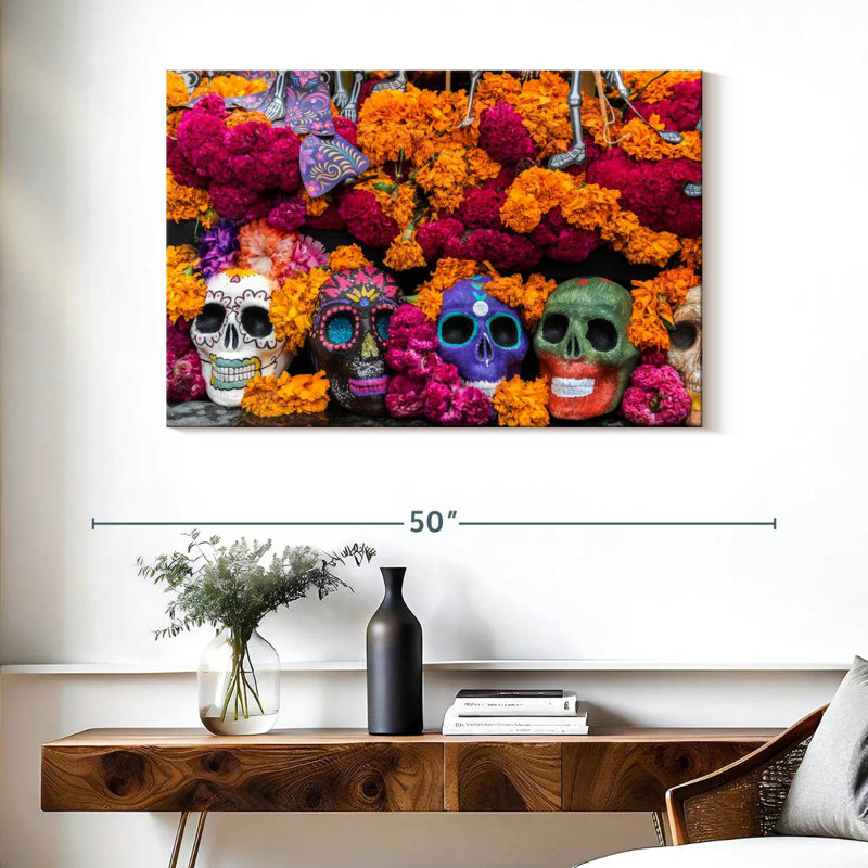 Fleurs et crânes en sucre, H 26 po x l 39 po