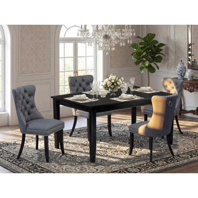 Cet ensemble de salle à manger 5 pièces comprend une table de cuisine rectangulaire et 4 chaises Parson rembourrées gris platine