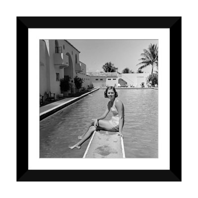 «1930s Woman on Pool Diving Board Palm Tree», reproduction de photo sur toile tendue