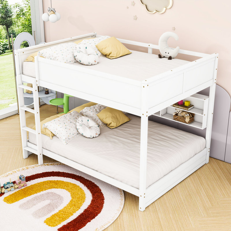 Grand lit superposé en bois avec tablettes, échelle, garde-corps et ports USB, Blanc