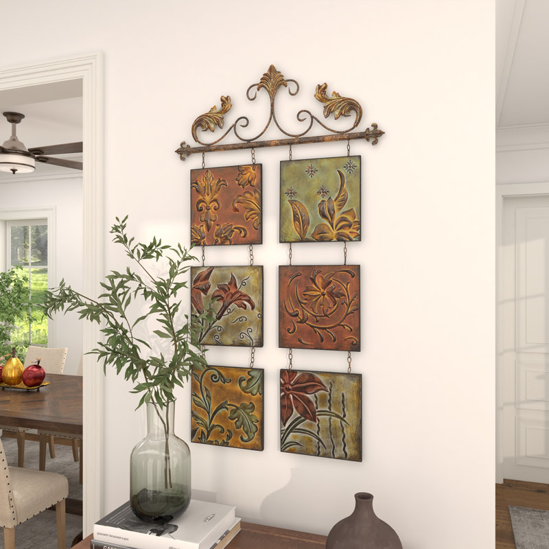 Décoration murale florale en métal multicolore avec 6 panneaux suspendus et détails en volutes