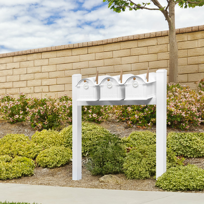 Balmoral Triple Mount Mailbox /w/ Pyramid Caps & Personalized Door Medallion (3 Mailboxes, Tri-Mount Rack, 3 Medallions), Yes