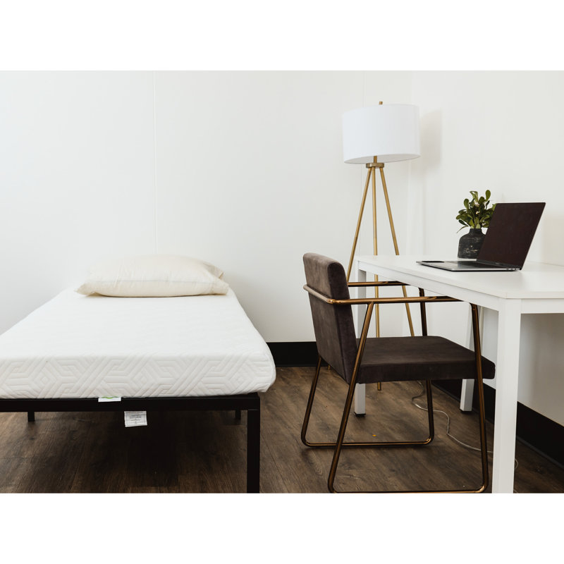 Lit plateforme moderne très robuste en acier noir avec structure et bords nets, poids du produit de 49 lb, Très grand lit
