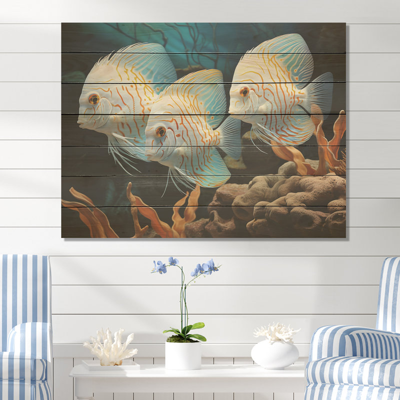 «White and Blue Butterfly Fish Wonderland - Poisson papillon sur bois», H 34 po x l 44 po x P 0,78 po