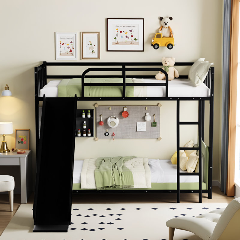 Lit superposé avec glissade et structure en métal noir, peu encombrant pour les chambres compactes, garde-corps sécuritaire, temps d'assemblage en couleur, espaces idéaux, lit supérieur, simple