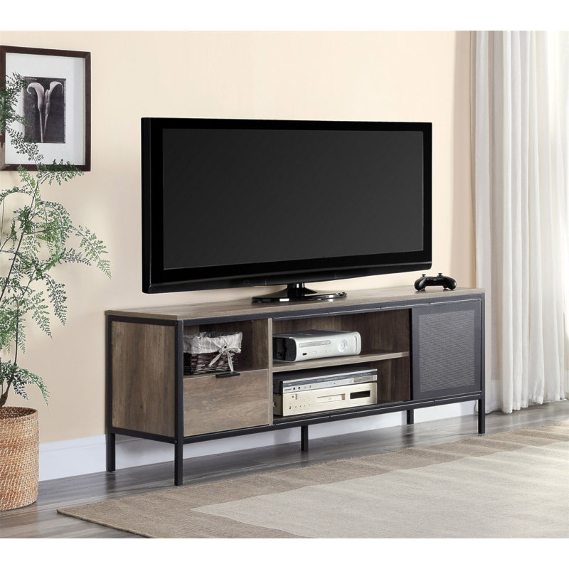 Meuble télé de style industriel avec finition chêne rustique et rangement spacieux, parfait pour un décor moderne et durable.