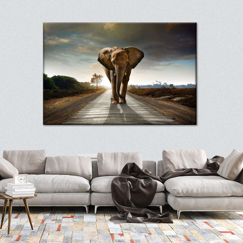 «Walking Lone Elephant» sur impression sur toile, H 24 po x l 16 po x P 1,25 po
