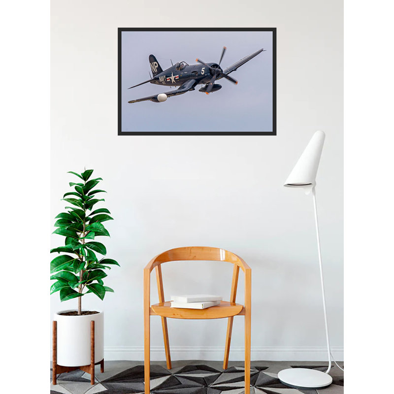 F-44, avion militaire en vol, Papier encadré dans un cadre noir, H 26,5 po x l 38,5 po x P 0,5 po