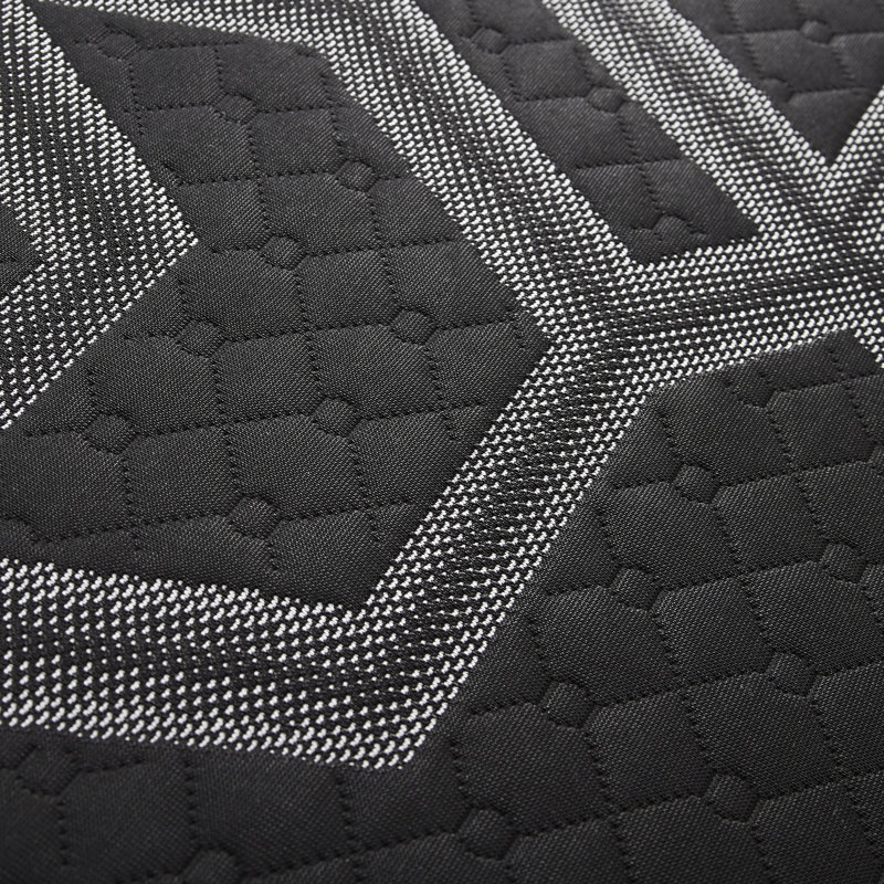 Matelas pour grand lit 14 po Ultra. Amélioration du sommeil frais avec couverture de glace. Cuivre, gel, argent, graphite de 3 po. Bobines enveloppées de bord de minimisation de bruit. Réglable. Fabriqué en grand