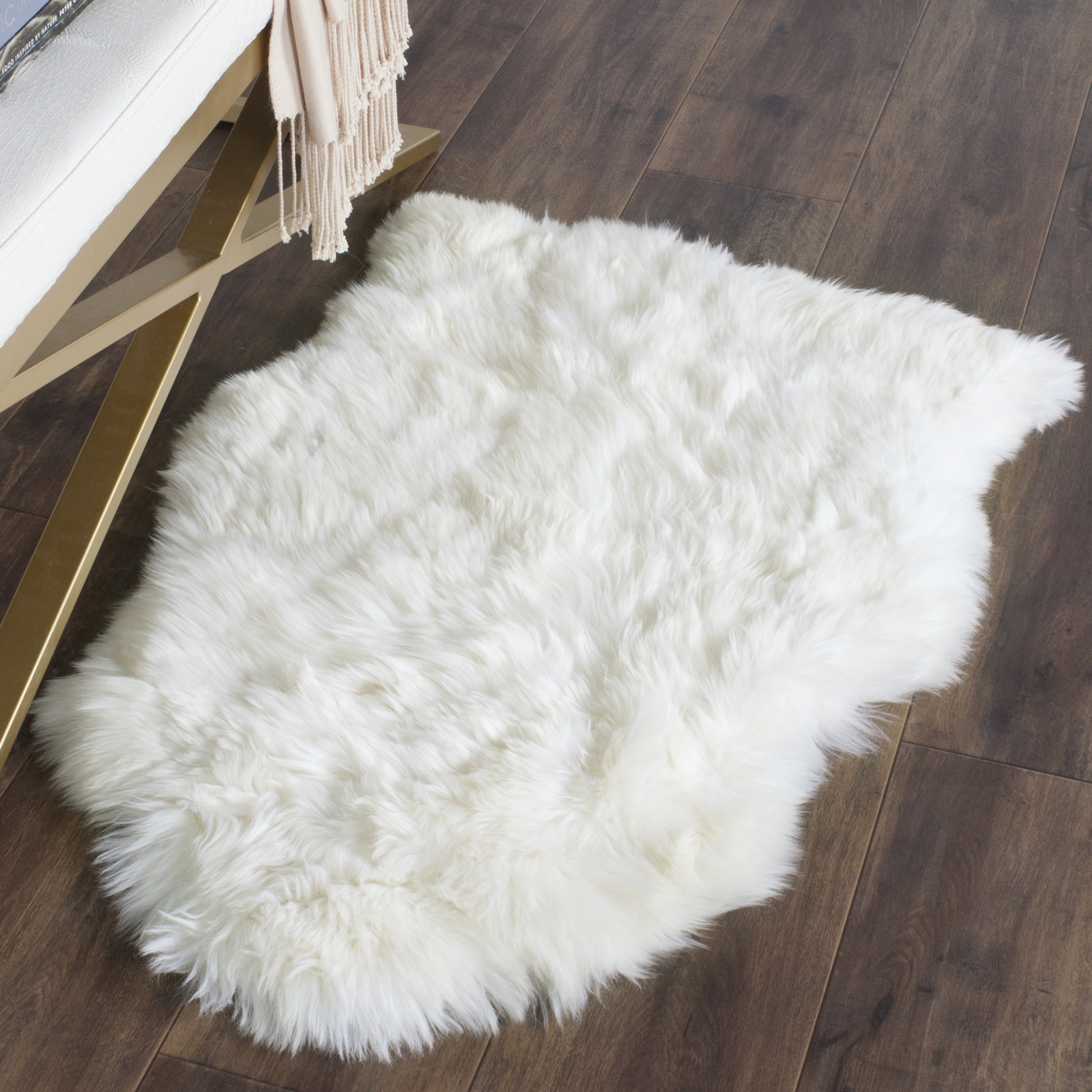 Mera Handmade Sheepskin White Area Rug, Rectangle 2' x 5'