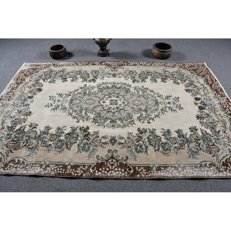 Tapis turc beige rétro fait à la main: décoration artisanale pour un salon confortable et élégant brun / beige