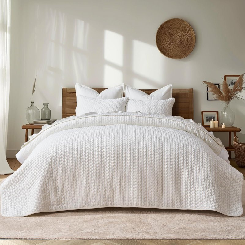 Soft Quilt Bedding Set King Size 3 Pieces with Pillow Shams, Lightweight Coverlet Bedspread for All Seasons, White
