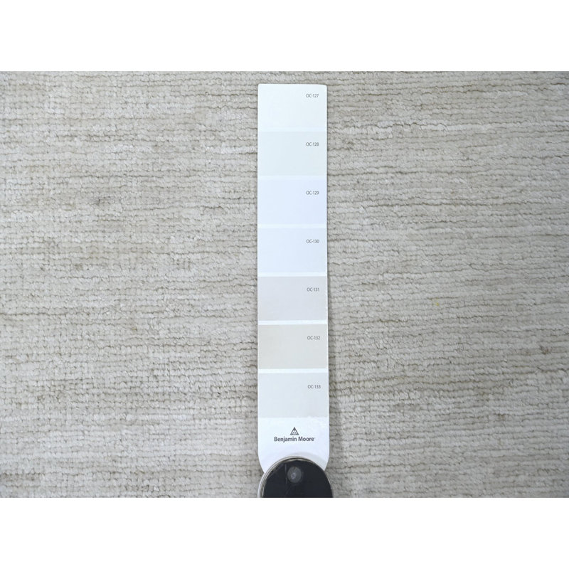Tapis oriental 2 pi 10 po x 4 pi 10 po blanc uni, motif uni uni, en laine Ghazni filée à la main, luxuriante et moelleuse