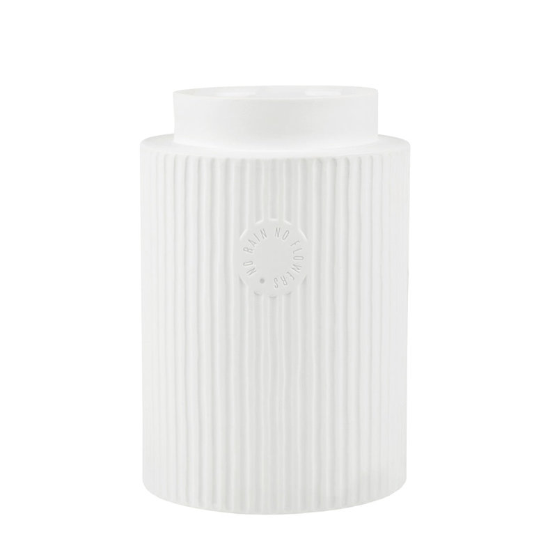 Vase Friends of the Family, H 8,7 po x l 5,9 po x P 5,9 po
