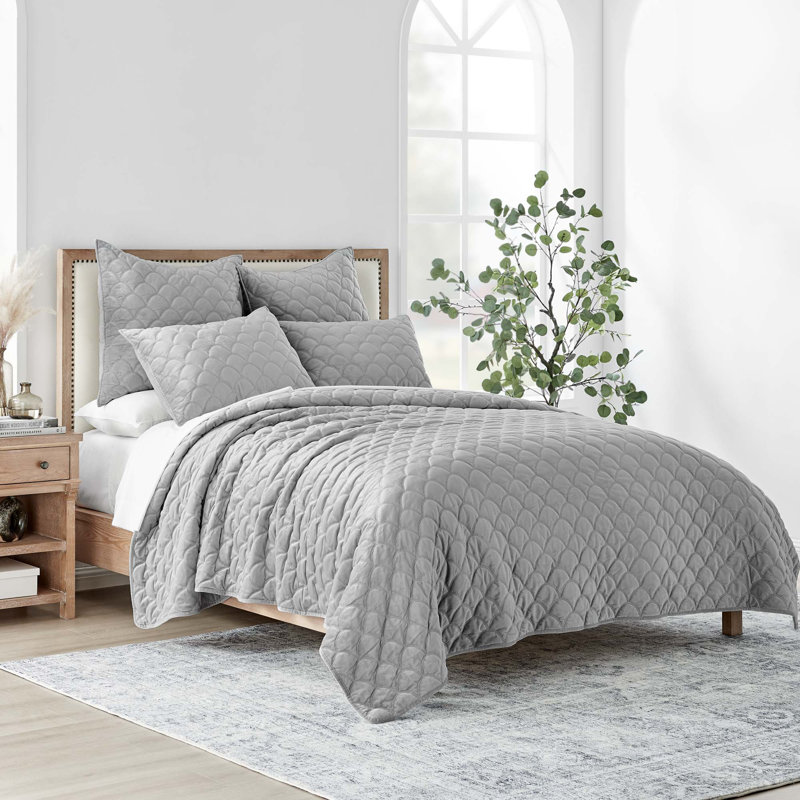 Velvet Quilt Set, King Quilt + 2 King  Shams, Light Gray