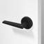 Levier de porte simple Halo de conception moderne dissimulée ne tournant pas (placard, garde-manger ou couloir) - Style minimaliste élégant en noir mat-114645537