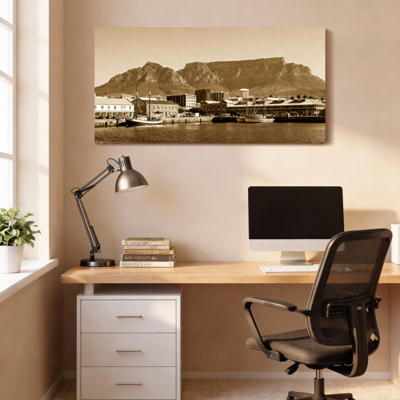 Ensemble de 1 tableau sur toile tendue représentant un paysage sépia du port du Cap, H 12 po x l 36 po