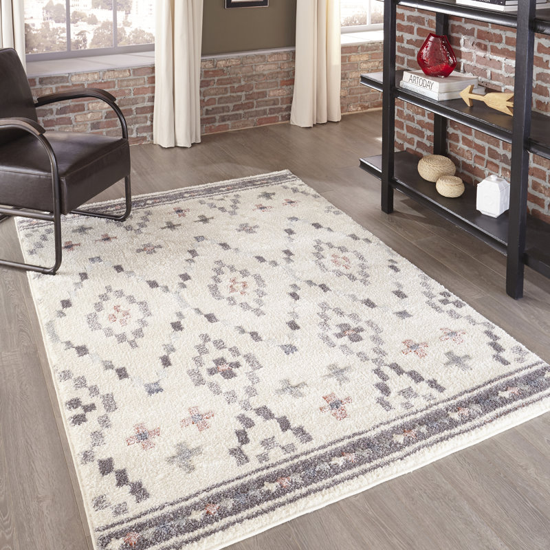 Tapis à motif géométrique ivoire Begley, Rectangle 5 pi 3 po x 7 pi 6 po