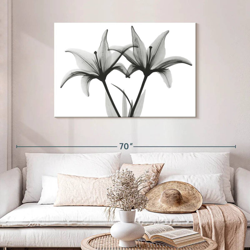 Harnek Starburst Lily, 30" H x 45" W