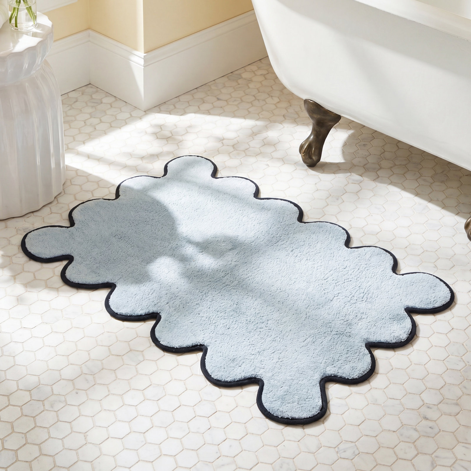 Charish Scalloped Tubmat, White/Gray